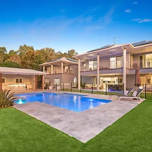 Absolute Beachfront Luxury Entertainer - Dundowran Beach Hervey Bay
